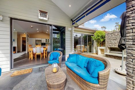 Photo of property in 11 Links Drive, Waiwhakaiho, New Plymouth, 4312