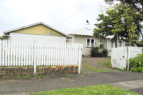 Photo of property in 2 Wallace Road, Mangere Bridge, Auckland, 2022