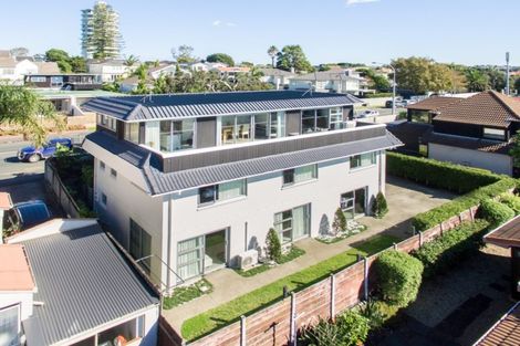 Photo of property in 2/2 Ocean View Road, Milford, Auckland, 0620