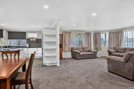 Photo of property in 35 Nottingham Drive, Hamilton East, Hamilton, 3216