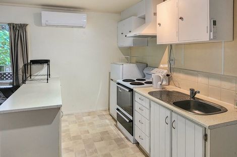 Photo of property in 102 Pinehaven Road, Pinehaven, Upper Hutt, 5019