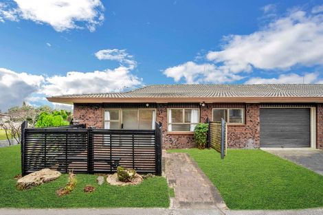 Photo of property in 21a Sunnypark Avenue, Rosehill, Papakura, 2113
