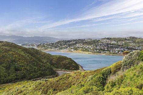 Photo of property in 4 Crown Hill, Titahi Bay, Porirua, 5022