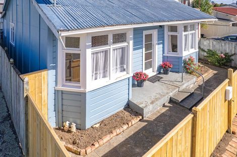 Photo of property in 1 Harrison Street, Whanganui, 4500