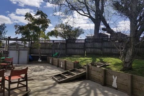 Photo of property in 145 Hutchinsons Road, Bucklands Beach, Auckland, 2014