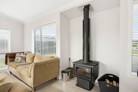 Photo of property in 89 Kupe Drive, Whitianga, 3510