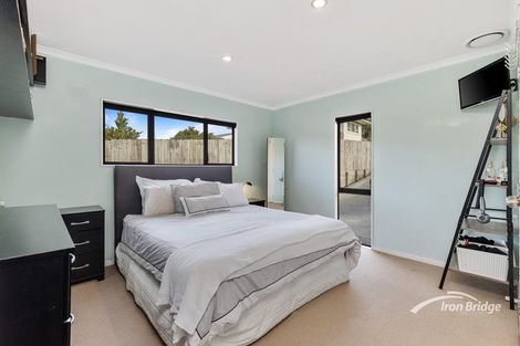 Photo of property in 2/25 Tramway Road, Beach Haven, Auckland, 0626