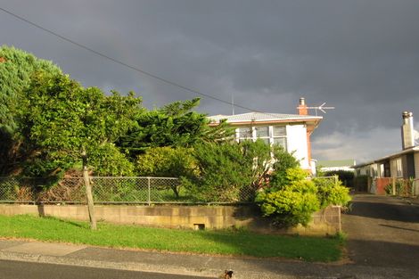 Photo of property in 50 Vodanovich Road, Te Atatu South, Auckland, 0610