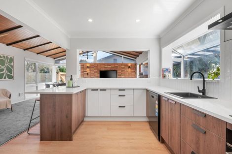 Photo of property in 152 Sandwich Road, St Andrews, Hamilton, 3200