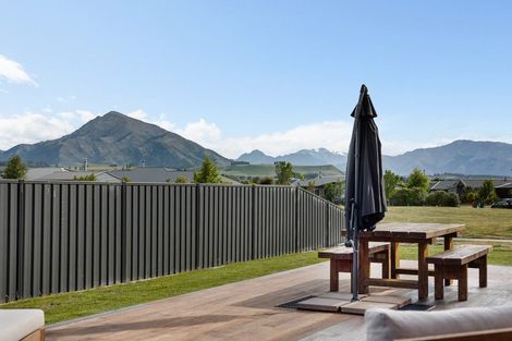 Photo of property in 3 Pepperwood Green, Albert Town, Wanaka, 9305