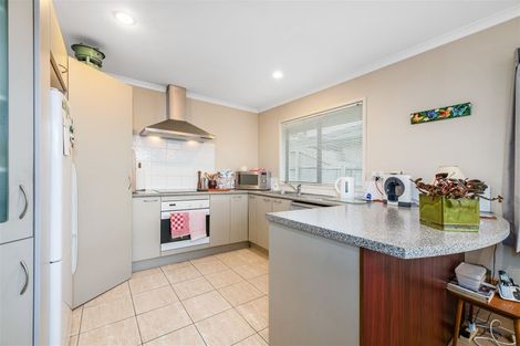 Photo of property in 1 Chardonnay Rise, Henderson, Auckland, 0612
