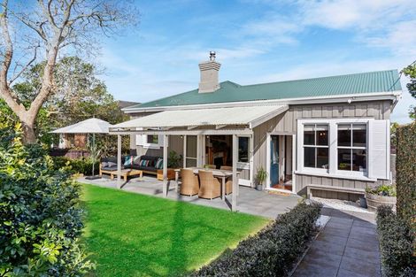 Photo of property in 229 Eskdale Road, Birkenhead, Auckland, 0626