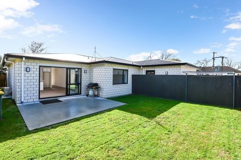 Photo of property in 32 Holland Road, Fairfield, Hamilton, 3214