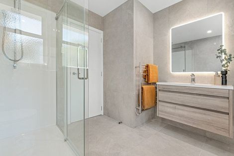 Photo of property in 24 Warwick Place, Brookfield, Tauranga, 3110