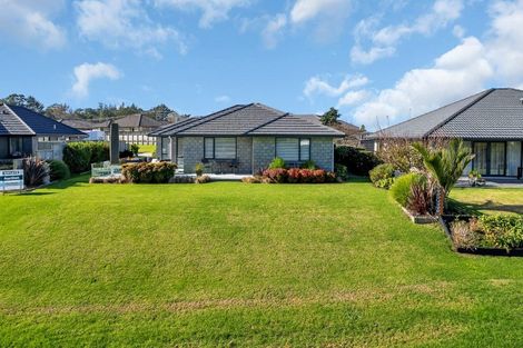 Photo of property in 10 Pukeko Street, Ruakaka, 0116