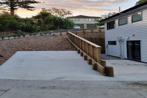 Photo of property in 8b South Lynn Road, Titirangi, Auckland, 0604