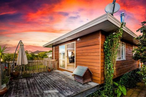 Photo of property in 16a Kokiri Street, Te Atatu South, Auckland, 0610