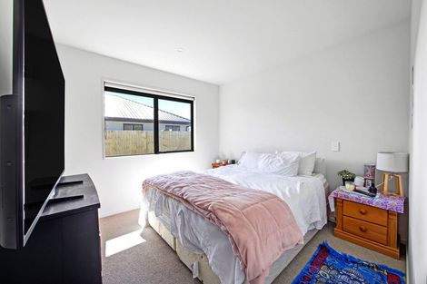 Photo of property in 10 Poipoi Place, Aranui, Christchurch, 8061