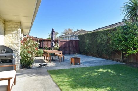 Photo of property in 2/10 Salford Avenue, Redwood, Christchurch, 8051
