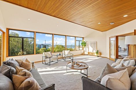 Photo of property in 10 Luxton Place, Mount Pleasant, Christchurch, 8081