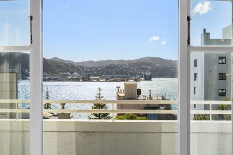 Photo of property in 210 Oriental Parade, Oriental Bay, Wellington, 6011