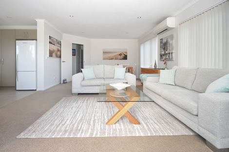 Photo of property in 37 Maylee Crescent, Gulf Harbour, Whangaparaoa, 0930