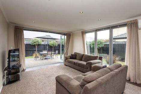 Photo of property in 23 Woodhaven Place, Parklands, Christchurch, 8083