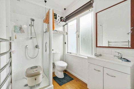 Photo of property in 1/56 Roberts Road, Glenfield, Auckland, 0629