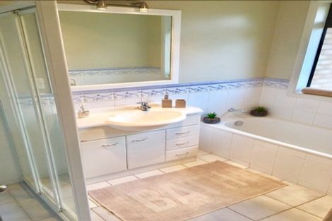 Photo of property in 8 Redcastle Drive, East Tamaki, Auckland, 2013