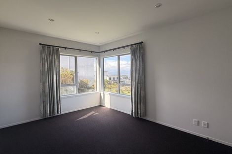 Photo of property in 11 Bendigo Grove, Newlands, Wellington, 6037