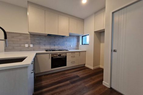 Photo of property in 5/200 Sunnynook Road, Totara Vale, Auckland, 0627