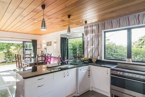 Photo of property in 365 Te Moana Road, Waikanae, 5036