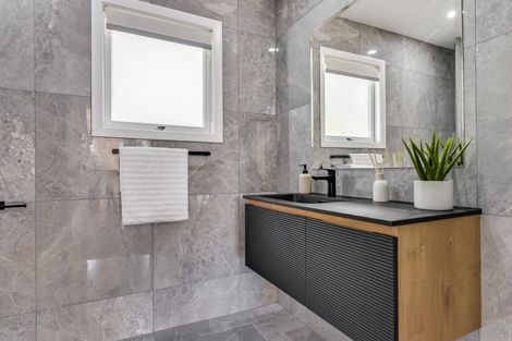 Photo of property in 1 Kingsway Crescent, Forest Lake, Hamilton, 3200