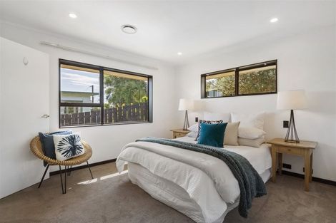 Photo of property in 1/870 Beach Road, Waiake, Auckland, 0630