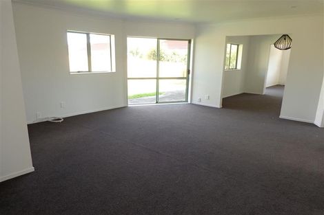 Photo of property in 14 Hagen Close, Golflands, Auckland, 2013