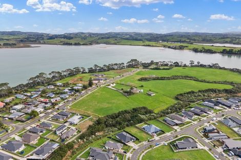 Photo of property in 19 Tahuna Minhinnick Drive, Glenbrook, Waiuku, 2681
