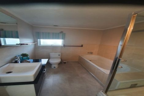 Photo of property in 38 Aurea Avenue, Pakuranga, Auckland, 2010