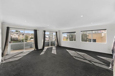 Photo of property in 18 Belleaire Court, West Harbour, Auckland, 0618