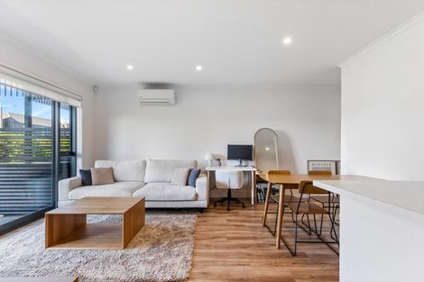 Photo of property in 2/71 Hobsonville Road, Hobsonville, Auckland, 0616