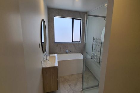 Photo of property in 110 Kaurinui Crescent, One Tree Point, 0118