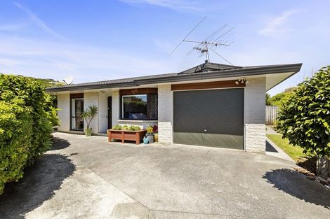 Photo of property in 76a Oxford Street, Tawa, Wellington, 5028