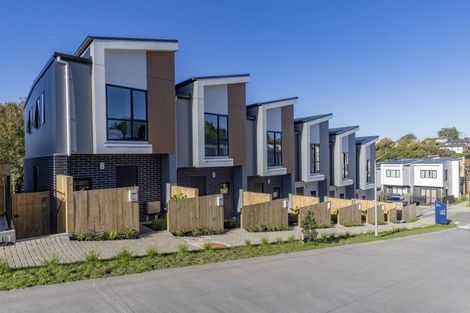 Photo of property in 21 Morihana Close, Glen Eden, 0602