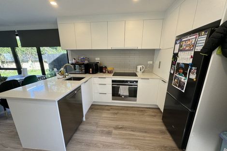 Photo of property in 7/37 Camelot Place, Glenfield, Auckland, 0629