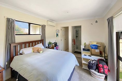 Photo of property in 9 Jessika Place, Conifer Grove, Takanini, 2112