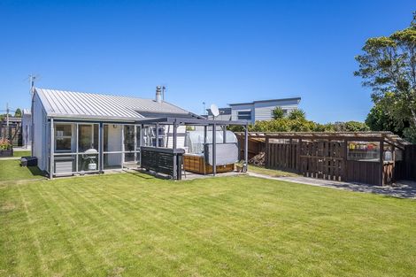 Photo of property in 3 Eatwell Avenue, Paraparaumu Beach, Paraparaumu, 5032