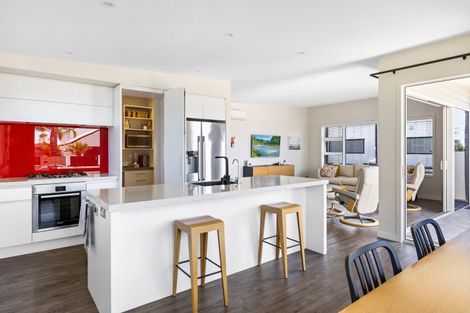 Photo of property in 60 Karewa Parade, Papamoa Beach, Papamoa, 3118