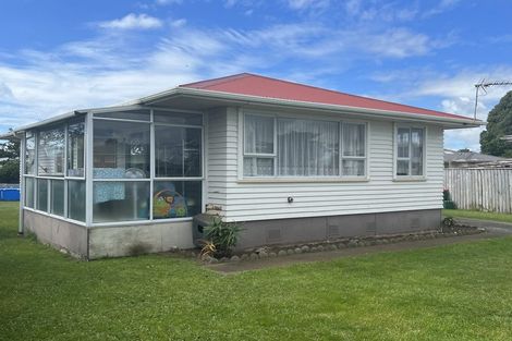 Photo of property in 6 Pamu Place, Waitara, 4320