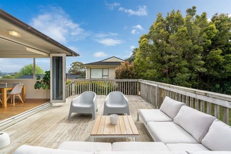 Photo of property in 1 Selwyn Crescent, Forrest Hill, Auckland, 0620