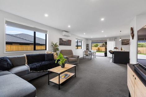 Photo of property in 5 Ruru Lane, Hurworth, New Plymouth, 4310