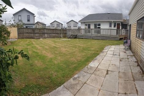 Photo of property in 32 Becker Drive, Weymouth, Auckland, 2103